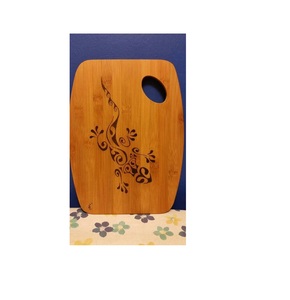 Planche à découper en bois d'acacia et de manguier artisanale avec des tailles personnalisées conçues pour une utilisation élégante à la maison et à l'hôtel Planche à fromage en résine - Product Image 3