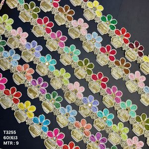 Hecho a medida agrega un encanto atemporal a cualquier atuendo con nuestros intrincados cordones bordados donde la elegancia se encuentra con la artesanía. - Product Image 4