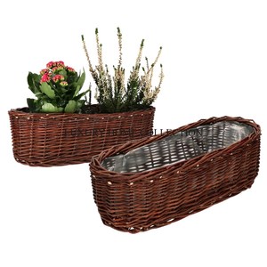 Jardinière en métal en fer forgé de qualité supérieure avec détails ornés Parfait pour ajouter du charme aux espaces de jardin à la maison - Product Image 5