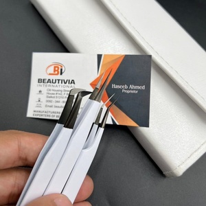 Pinzas LASH de acero inoxidable con logotipo personalizado, puntiagudas para extensión de pestañas, bolsa de cuero de fibra, volumen sostenible - Product Image 1