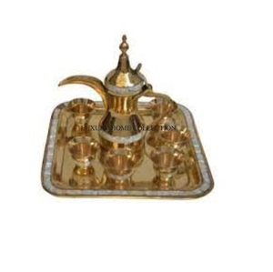 Théière en laiton de conception standard avec équilibre et poids parfaits pour un contrôle précis lors du service du thé lors de votre prochaine réunion - Product Image 1