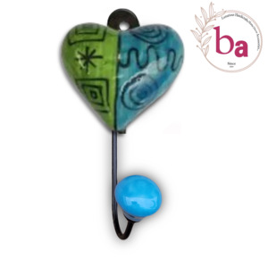 Gancho de pared de corazón de cerámica verde turquesa hecho a mano colgador de llavero producto elegante y duradero - Product Image 1