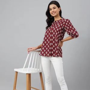 Top Kurti de algodón adornado elegante con cuello redondo cómodo por encima de la rodilla conjunto corto con lado - Product Image 2