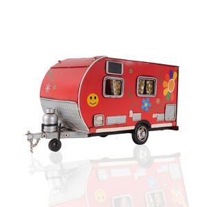 Soporte de tejido independiente ligero moderno de hierro rojo hecho a mano con técnica pintada para celebraciones de graduación de oficina en casa - Product Image 1