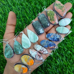 Pendientes colgantes de piedras preciosas de nuevo diseño al por mayor, piedras preciosas chapadas en oro, mezcla de formas, piedras preciosas curativas, pendientes de moda para regalo - Product Image 1