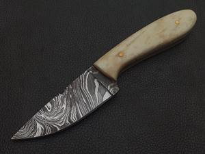 Couteau skinner en acier damas fait à la main personnalisé manche en os avec bel étui en cuir - Product Image 3