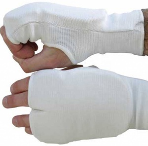 Mitaines de karaté élastiques personnalisées de haute qualité pour l'entraînement au karaté - Product Image 1