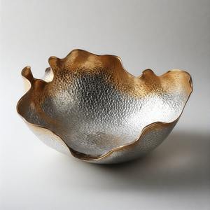 Tazón de latón Royal Whisk con hoja de oro imperial grabada, tazón artesanal para cenas lujosas y presentaciones culinarias opulentas - Product Image 4