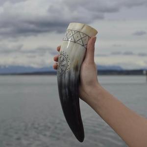 Corne à boire viking gravée à la main Choisissez Viking Compass ou Dragon Design | Corne de boeuf nordique d'Inde par world craft impex - Product Image 2