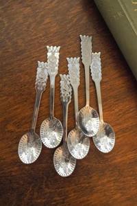 Ensemble de cuillères design finies argent, couverts élégants et élégants en acier inoxydable, parfaits pour la cuisine et les cadeaux de l'Inde - Product Image 3