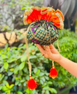 กระเป๋าพอตลิสของผู้หญิงแบบดั้งเดิมสำหรับผลไม้แห้งหลากสีอินเดียสำหรับงานแต่งงาน - Product Image 6