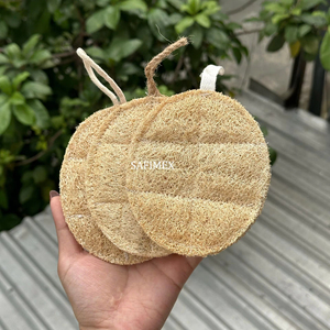 Tampons exfoliants en loofah naturel biologique, utilisation corporelle, taille personnalisée, éponges de bain et de cuisine, tampons plats en luffa, service d'emballage OEM au Vietnam - Product Image 1