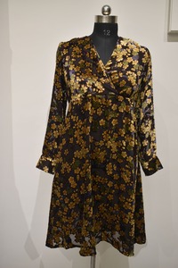 เดรสสั้นผ้ากำมะหยี่สไตล์วินเทจทรงหลวมเอวธรรมชาติสีชมพูอมเทา คอวี แขนสามส่วนสำหรับผู้หญิง - Product Image 4