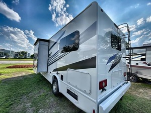Used 2024 T-h-o-r V-e-g-a-s 24.1 trailer ready for sale - Product Image 6