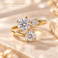 Bague ouverte asymétrique à trois pierres en diamant de laboratoire taille ronde 1,8 carats en or jaune 14 carats, bijoux personnalisés OEM ODM en gros