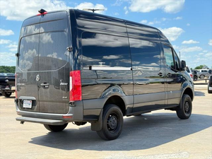 Mercedes-Benz Sprinter 2500 2022 de Primera Mano, Techo Estándar, Autobús Usado, Negro, Limpio, en Buenas Condiciones - Product Image 2