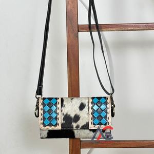 Portefeuille bandoulière en cuir véritable pour femme, motif damier artisanal, fait main, en cuir de vache véritable, long porte-cartes, sac à main - Product Image 1