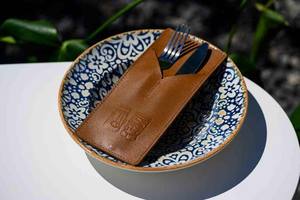 Porte-Couverts de Luxe Pliable en Cuir Véritable Fait Main Rustique et Écologique pour Restaurant, Organisateur de Vaisselle Durable LCH-0044 - Product Image 4