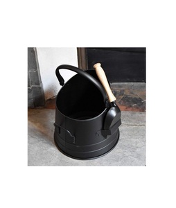 Seau à charbon en fer à l'ancienne pour le stockage des cendres de cheminée avec finition antique et poignée confortable - Product Image 1