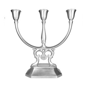 Bougeoirs en métal élégants pour la décoration intérieure pour un intérieur romantique pendant la configuration de la table de réception de Pâques et de mariage de Noël - Product Image 1
