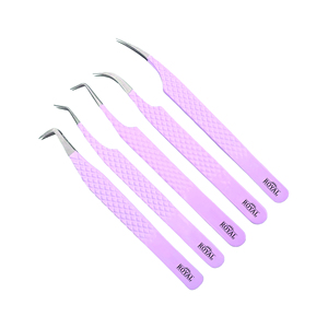 แหนบ Royal Tweezers Classic สีชมพูใหม่ สแตนเลสสตีล ปลายไฟเบอร์ป้องกันแม่เหล็ก สำหรับต่อขนตา ยกขนตา - Product Image 4