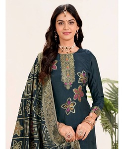 Abaya de luxe de Dubaï pour les femmes en style ouvert de broderie avec un beau tissu de satin et à la mode modeste robe de soirée Hijab ensemble - Product Image 4