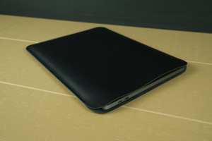 Housse pour ordinateur portable en cuir pleine fleur légère faite à la main Logo couleur personnalisable durable pour les professionnels du bureau - Product Image 2