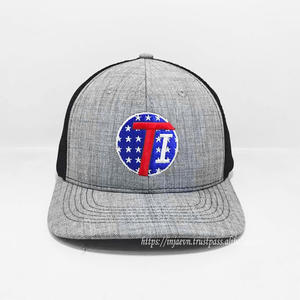 Design personnalisé Logo brodé Chapeaux de sport gris chiné pré-incurvés 6 panneaux Chapeaux de camionneur Maille Nouvelle arrivée Fashion Vietnam - Product Image 1