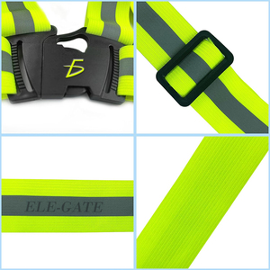 Gilet di Sicurezza Riflettente Regolabile con Logo Personalizzabile, Design Impermeabile e Fluorescente - Realizzato in Poliestere - Product Image 2