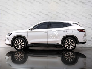 BYD Song SUV Elettrico Bianco Usato - Veicolo Familiare per Pendolari (Vista Frontale) - Product Image 4