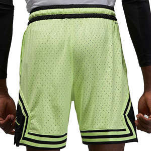 Short de basket-ball confortable pour hommes pour l'entraînement physique, la course à pied ou les vêtements décontractés Motif solide respirant à séchage rapide - Product Image 3