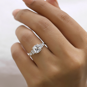 2 Carat Carré Coussin Taille Moissanite Diamant Bague de Fiançailles Cinq Pierres Art Déco Style Proposition Cadeau pour les Femmes Certificat GRA - Product Image 5