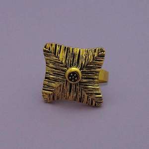 Urthn Réglable Casual Wear Bague Élégant À La Mode Ovale Coupe Pierres Précieuses Naturelles Incrustation Antique Plaqué Or Anneaux De Mode - Product Image 1