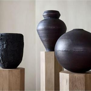 Jarrón de metal de diseño antiguo de gran calidad con artesanía de primera calidad para interiores de lujo jarrón de metal con acabado pulido plateado - Product Image 2