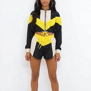 Conjunto Deportivo de Dos Piezas para Mujer, Chaqueta y Pantalones Cortos Impermeables de Punto, Talla Grande, con Logotipo Personalizado OEM - Product Image 3