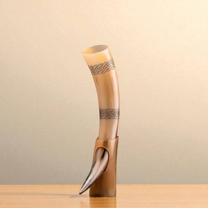 Soporte para Cuerno Vikingo Hecho a Mano, Taza de Cuerno de Buey con Símbolos Nórdicos Grabados, Ecológico, Apto para Alimentos, Impermeable, para Cerveza, Sidra y Mead - Product Image 2