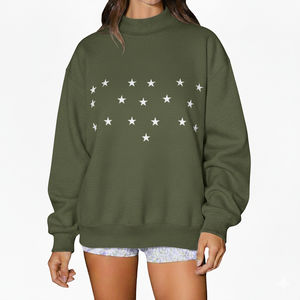 Sweat-shirt à col montant en coton brodé avec un motif graphique personnalisé, sweat-shirt rose à col montant, sweat-shirt Wicked - Product Image 1