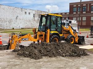 Achetez une chargeuse-pelleteuse JCB 3CX en bon état chez Max Unique Construction & Building Machinery à des prix avantageux en Europe - Product Image 3