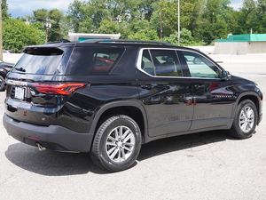 Negro usado 2024 Chevrolet Traverse LT Cloth AWD con asientos de tela de tercera fila Asientos Sistema de navegación Asientos calefactables Arranque remoto - Product Image 2