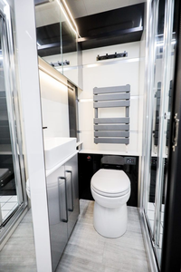 Autocaravana de Lujo Usada 2026, 4 Plazas, con Baño Interior y Sistema Solar, para Viajes Familiares por Carretera - Product Image 5
