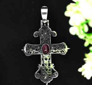 Colgante Religioso Cristiano Personalizado de Plata 925 con Baño de Oro de 14K/Rodio, Diseño Vintage de Filigrana con Cruz y Moissanita - Product Image 3