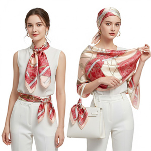Foulard Quadrato Rosso da 90 cm con Stampa Cintura Equestre e Catena, in Raso di Lusso, Utilizzabile come Cintura in Vita e Copricapo per Donna - Product Image 1