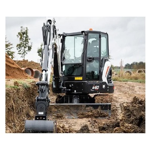 Excavatrice Bobcat E60 avec chenilles en caoutchouc de 16 pouces, bras long et lame inclinable pour les travaux de nivellement - Product Image 3