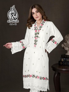 นักออกแบบล่าสุดการลําดับการเย็บปักถักร้อยเทียม Georgette ทํางานชุด Salwar โดย Fab Zone - Product Image 4