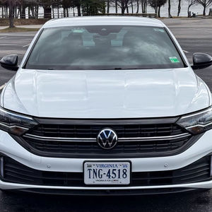 Volkswagen Jetta Sport 2023 Usado, Transmisión Manual de 6 Velocidades, Paquete de Asistencia al Conductor y Comodidades, Varias Modificaciones - Product Image 1