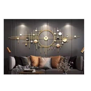 Horloge murale en métal quartz Art déco élégante pour la décoration de la maison et du salon, design personnalisable par Azora Industries - Product Image 1