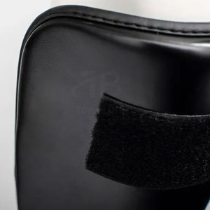 2025 nouveauté équipement de sport pour adultes boxe protège-tibia Protection en cuir pour la boxe et l'entraînement MMA - Product Image 4
