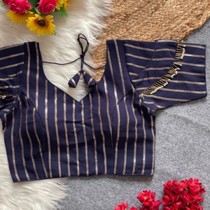 Blusa con cuello en V de seda Georgette de verano con mangas de pasta de corte únicas y hermoso estilo abierto de espalda de trabajo de tubería - Product Image 1