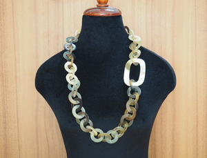 Collar de cuerno unisex colgante ecológico hecho a mano con cordón ajustable joyería única Boho Chic para hombres y mujeres - Product Image 5