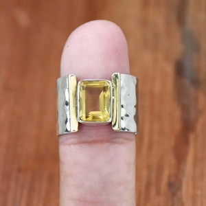 Anillo de citrino Natural de Plata de Ley 925 hecho a mano, anillo bohemio de piedra natal martillada de dos tonos, regalo para ella - Product Image 1